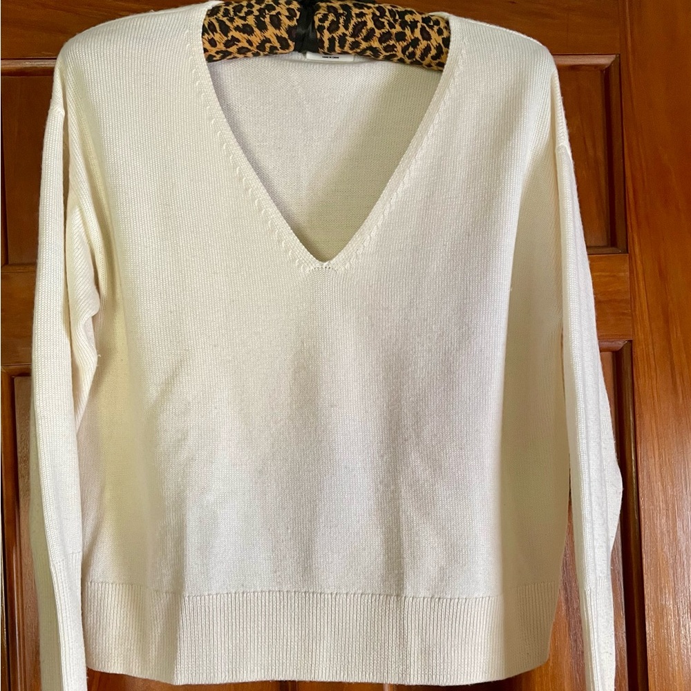 Wilfred 100% Merino Wool Ivory Cream V Neck Crop Sweater Size Small EUC
